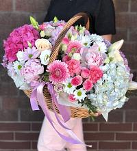 Композиция солнечный день в Шуе Республика Карелия Цветочная композиция из Розы, Хризантемы, Пионы и Лизиантусы в корзине в Шуе Республика Карелия